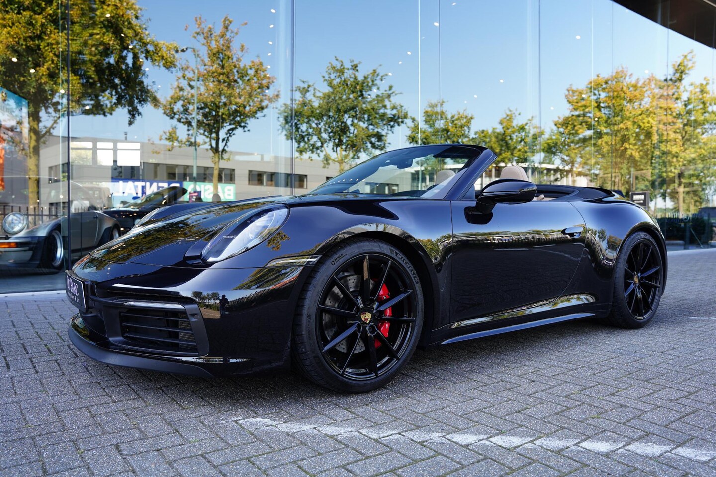 Porsche 911 Cabrio - 992 3.0 Carrera 4 S / New Service / Leder Beige / Burmester / Lift - AutoWereld.nl