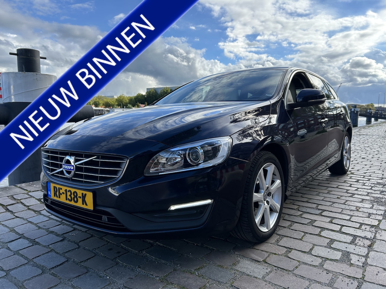 Volvo V60 - 1.5 T2 Polar+ airco/ecc leer navigatie automaat - AutoWereld.nl