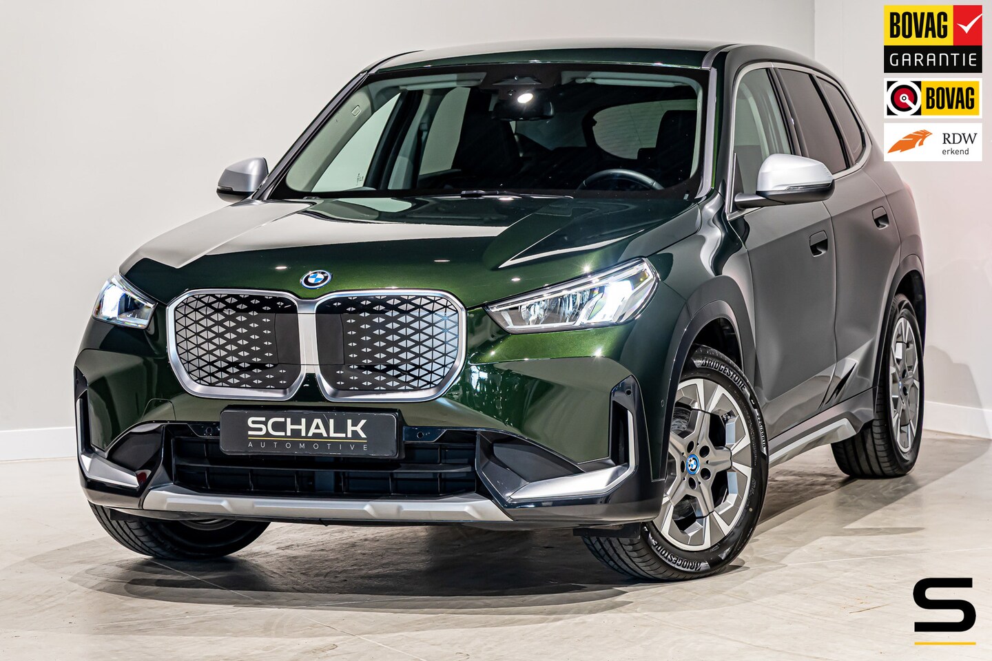BMW iX1 - EDrive30 X-Line|Sanremo Green|M-onderstel|Parking As - AutoWereld.nl