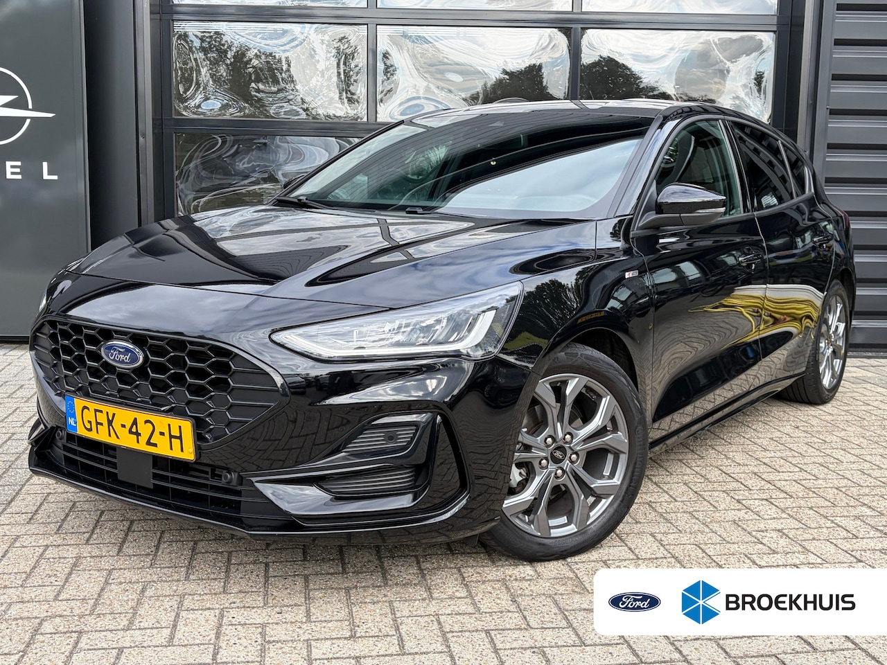 Ford Focus - 1.0 Hybrid 125 PK ST Line | STUUR, STOEL EN VOORRUITVERWARMING| FULL LED| NAVIGATIE + APPL - AutoWereld.nl