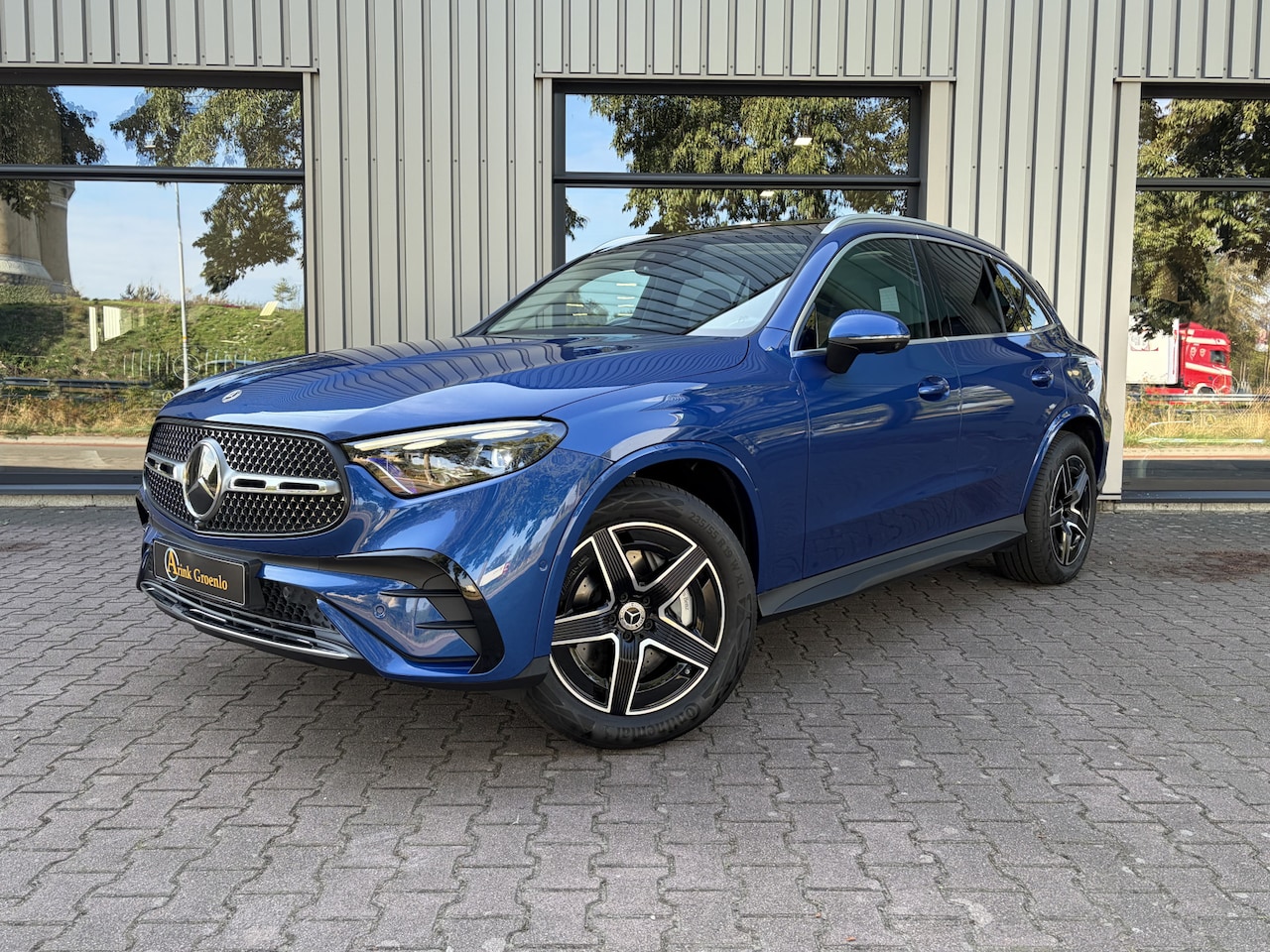 Mercedes-Benz GLC-klasse - 300e 4MATIC AMG Line Panoramadak, Luchtvering, Trekhaak, Rijassistentiepakket - AutoWereld.nl