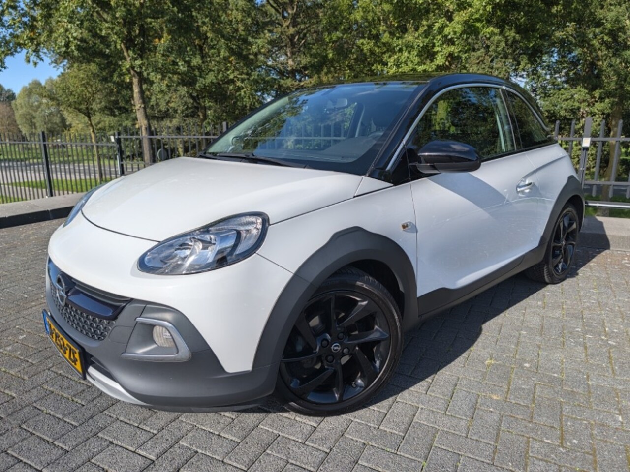 Opel ADAM - ROCKS | 1.4 | 87PK | Stuur- stoelverw. | PDC | Half leder | Cruise | Airco - AutoWereld.nl