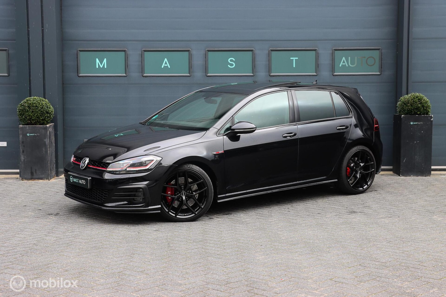 Volkswagen Golf - 2.0 TSI GTI Performance|LEDER|PANO|DYNAUDIO|CAMERA|KEYLESS|ACC - AutoWereld.nl