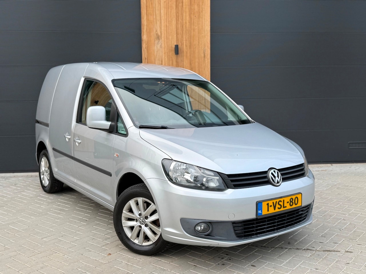 Volkswagen Caddy - 1.6 TDI 102PK (bj 2012) AUTOMAAT/LEER/NAVI/194000 KM! - AutoWereld.nl