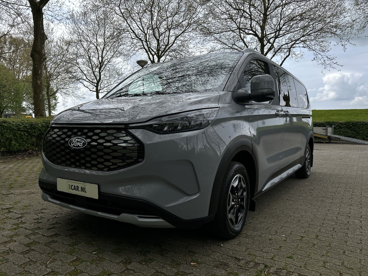 Ford E-Tourneo Custom - 340 L2H1 Active 65 kWh 218PK | Elektr. schuifdeuren | verw. stoelen | B&O | ACC | Excl. BT - AutoWereld.nl