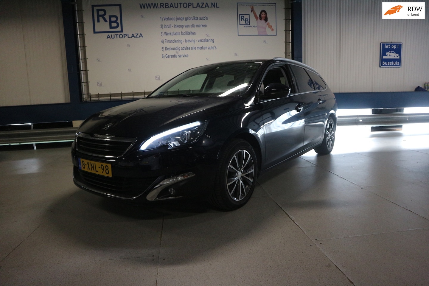 Peugeot 308 SW - 1.2 e-THP Allure + Pano + Navi + NAP KM STAND ! - AutoWereld.nl