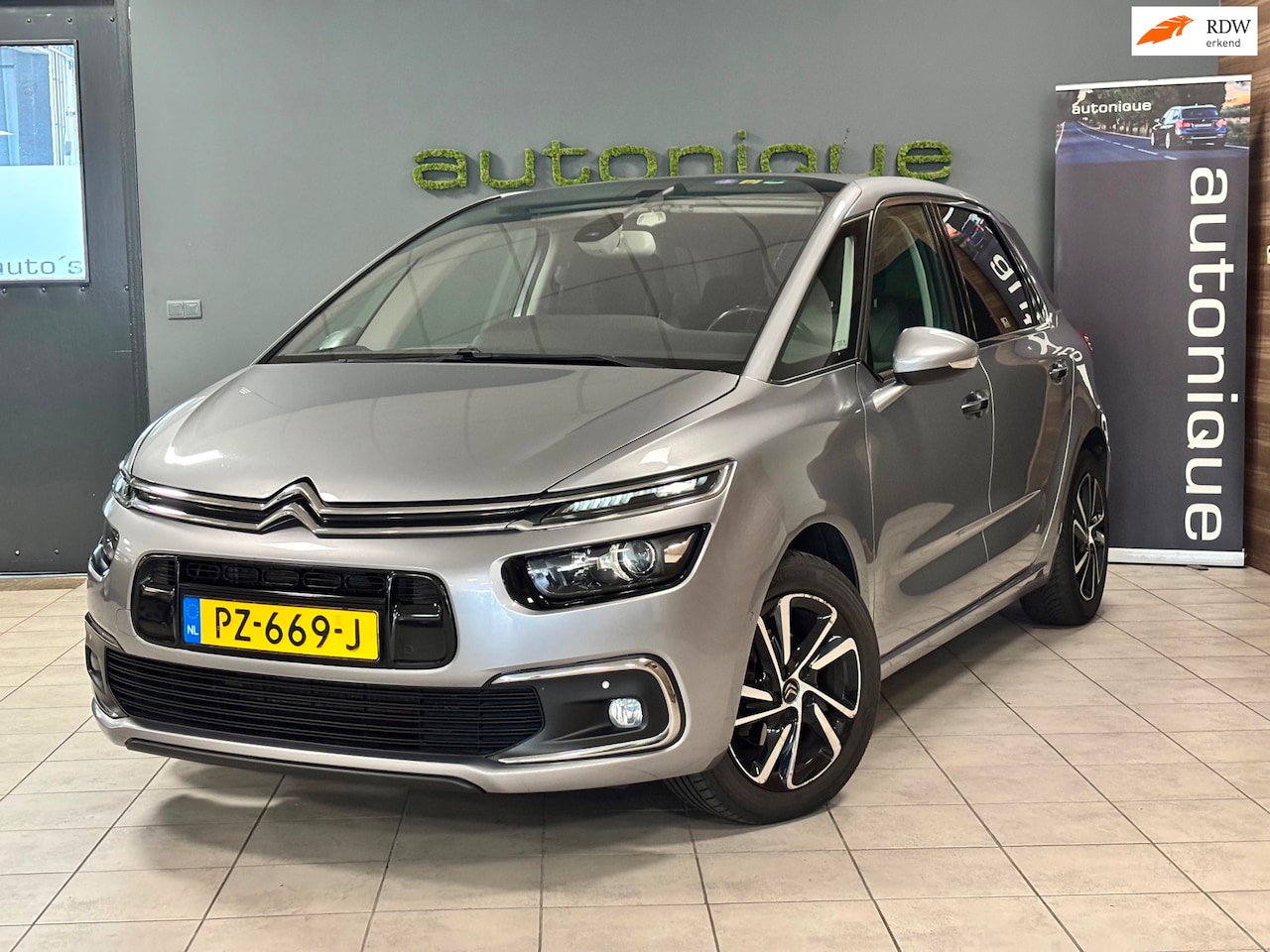 Citroën C4 Picasso - 1.2 PureTech Shine camera/navi/tr.haak/carplay - AutoWereld.nl