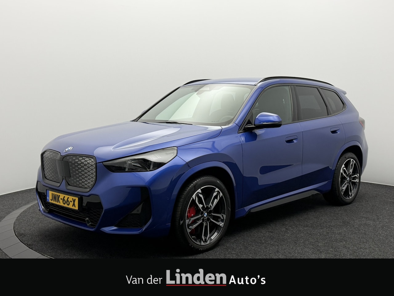 BMW iX1 - eDrive20 67 kWh M-Sport Shadow Line SOH 98,3% | Origineel NL | Camera | 130KW Snelladen | - AutoWereld.nl