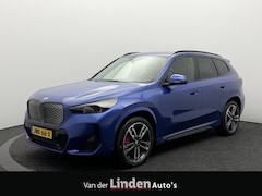 BMW iX1 - eDrive20 67 kWh M-Sport ProShadow Line SOH 98, 3% | Origineel NL | Camera | 130KW Snellade
