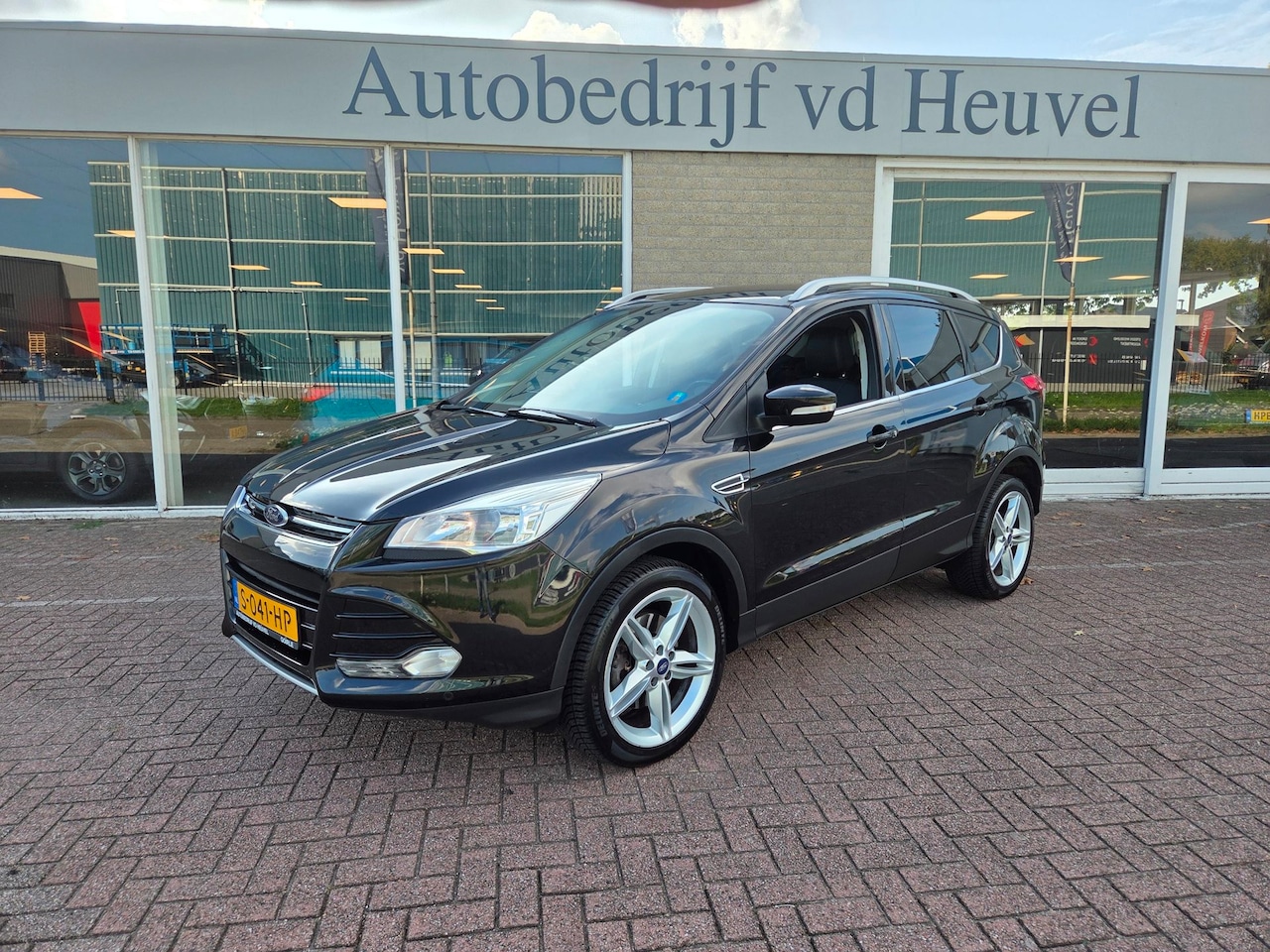 Ford Kuga - 1.6 Titanium 4WD Trekhaak*Camera*Navi*Cruise*DAB+*Leder* Rijklaar - AutoWereld.nl