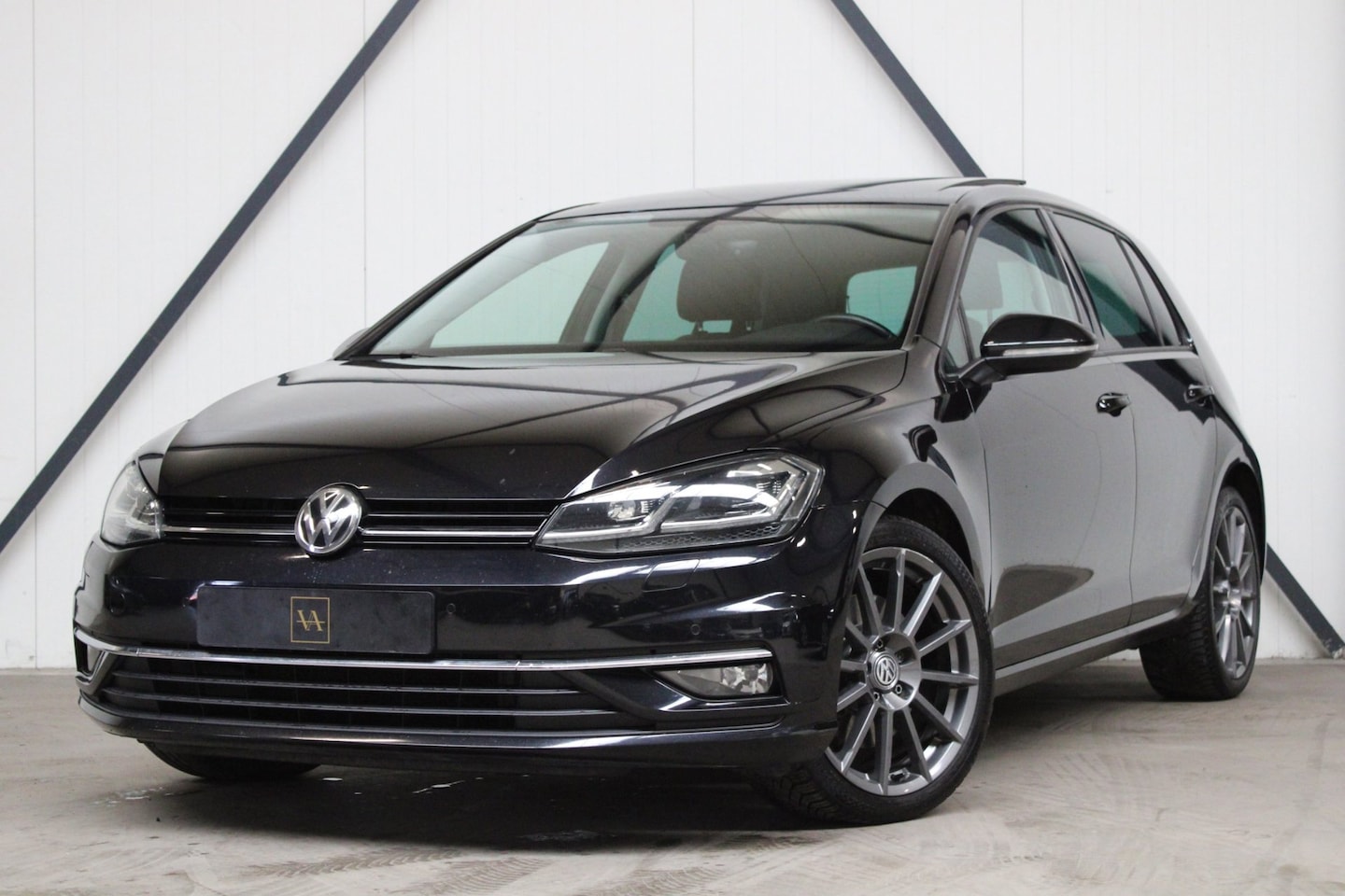 Volkswagen Golf - 1.5 TSI Highline l Panodak l Virtual l Leder l Led l Matrix - AutoWereld.nl