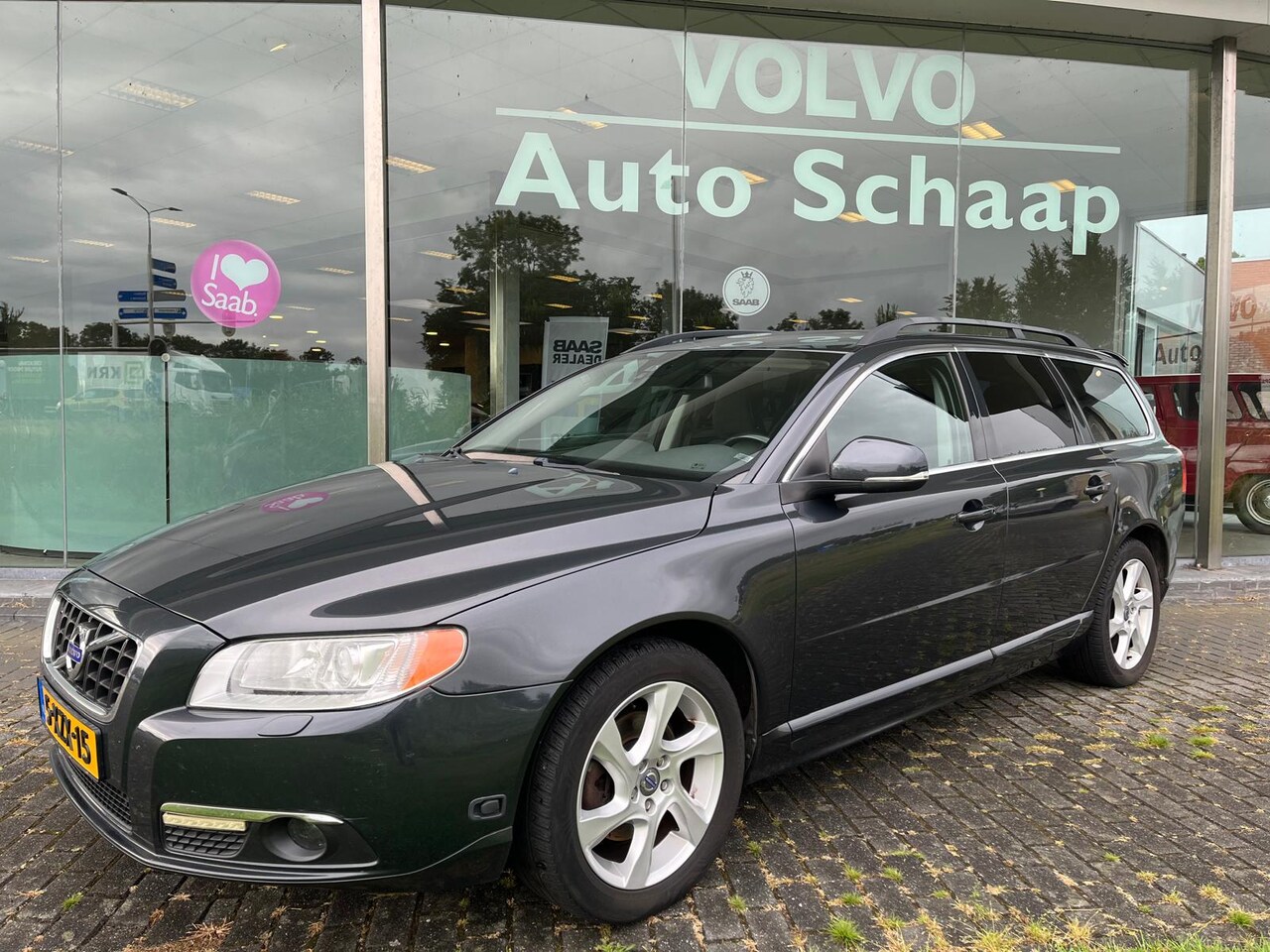 Volvo V70 - 1.6 T4 Momentum Automaat | Rijklaar incl garantie | Trekhaak Donker glas Stoelverwarming S - AutoWereld.nl