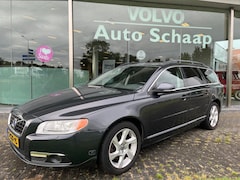 Volvo V70 - 1.6 T4 Momentum Automaat | Rijklaar incl garantie | Trekhaak Donker glas Stoelverwarming S