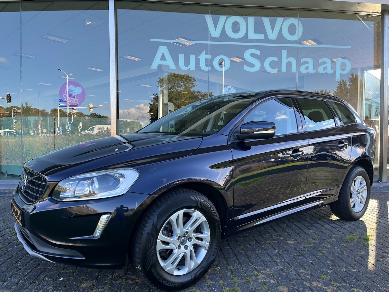 Volvo XC60 - 2.0 D3 FWD Momentum | Rijklaar incl garantie | EURO6 Trekhaak afneembaar Nieuwe koppeling - AutoWereld.nl