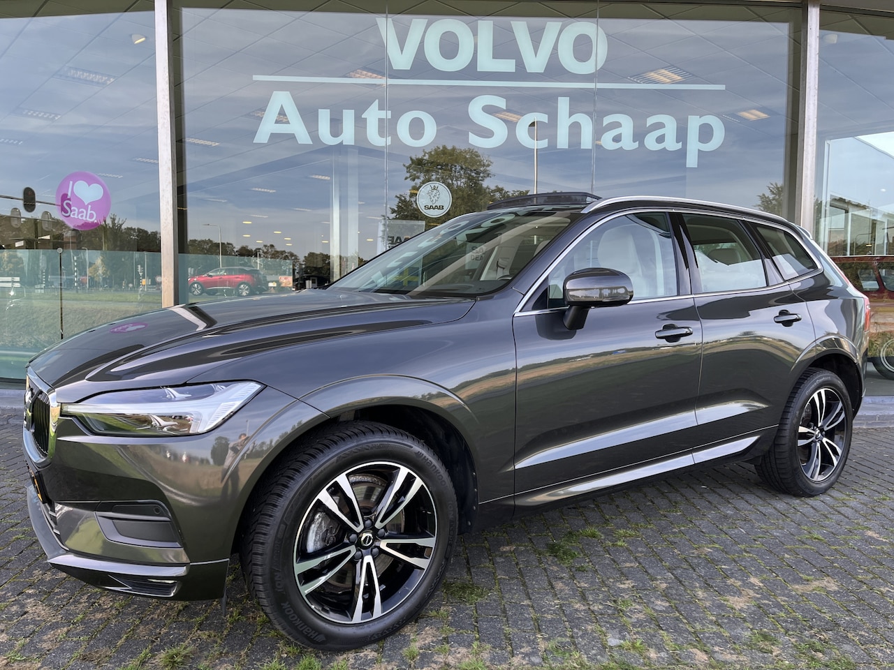 Volvo XC60 - 2.0 B5 Momentum Exclusive | Rijklaar incl 12 mnd Bovag | Mild Hybrid Panoramadak Trekhaak - AutoWereld.nl