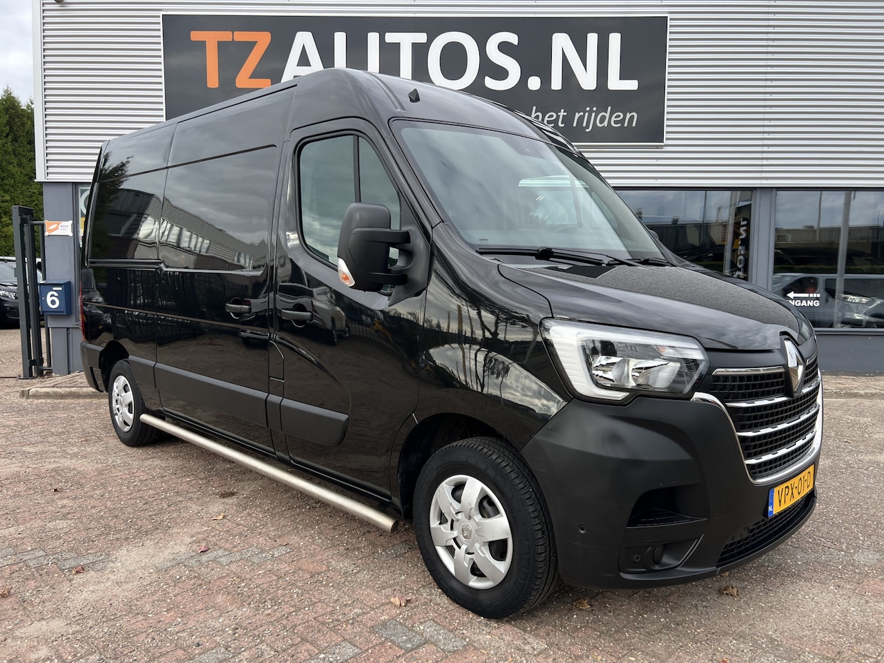Renault Master - T35 2.3 dCi 150 L2H2 Automaat Work Ed. - AutoWereld.nl