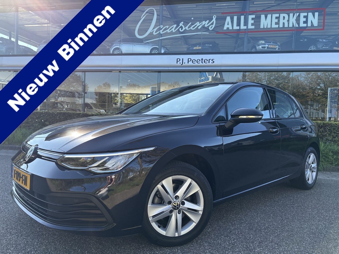Volkswagen Golf - 1.0 TSI Life Airco - Apple carplay - Parkeersensoren - Navigatie - Draadloze telefoonlader - AutoWereld.nl