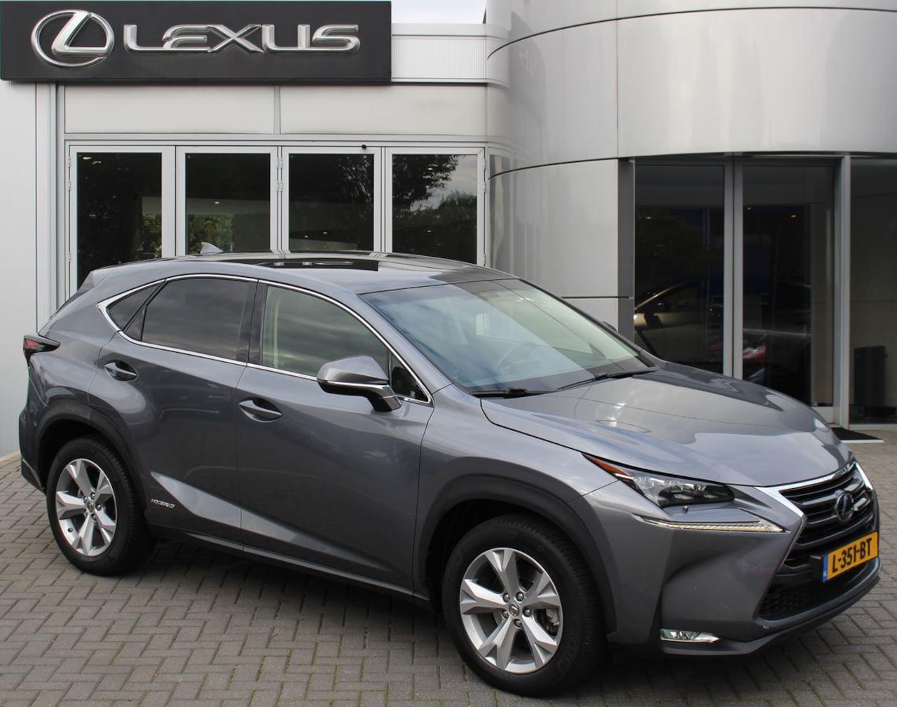 Lexus NX - 300h AWD Executive Line PANODAK AD-CRUISE STOELVENTILATIE MEMORYSEATS TRIPLE-LED - AutoWereld.nl