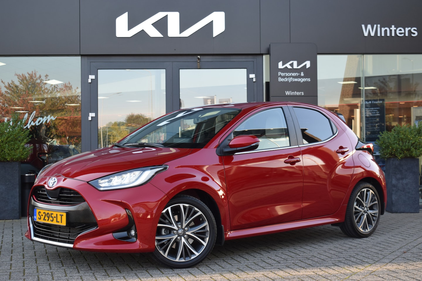 Toyota Yaris - 1.5 Hybrid Executive | Adaptive Cruise | Apple Carplay & Android auto | Climate | Stoelver - AutoWereld.nl