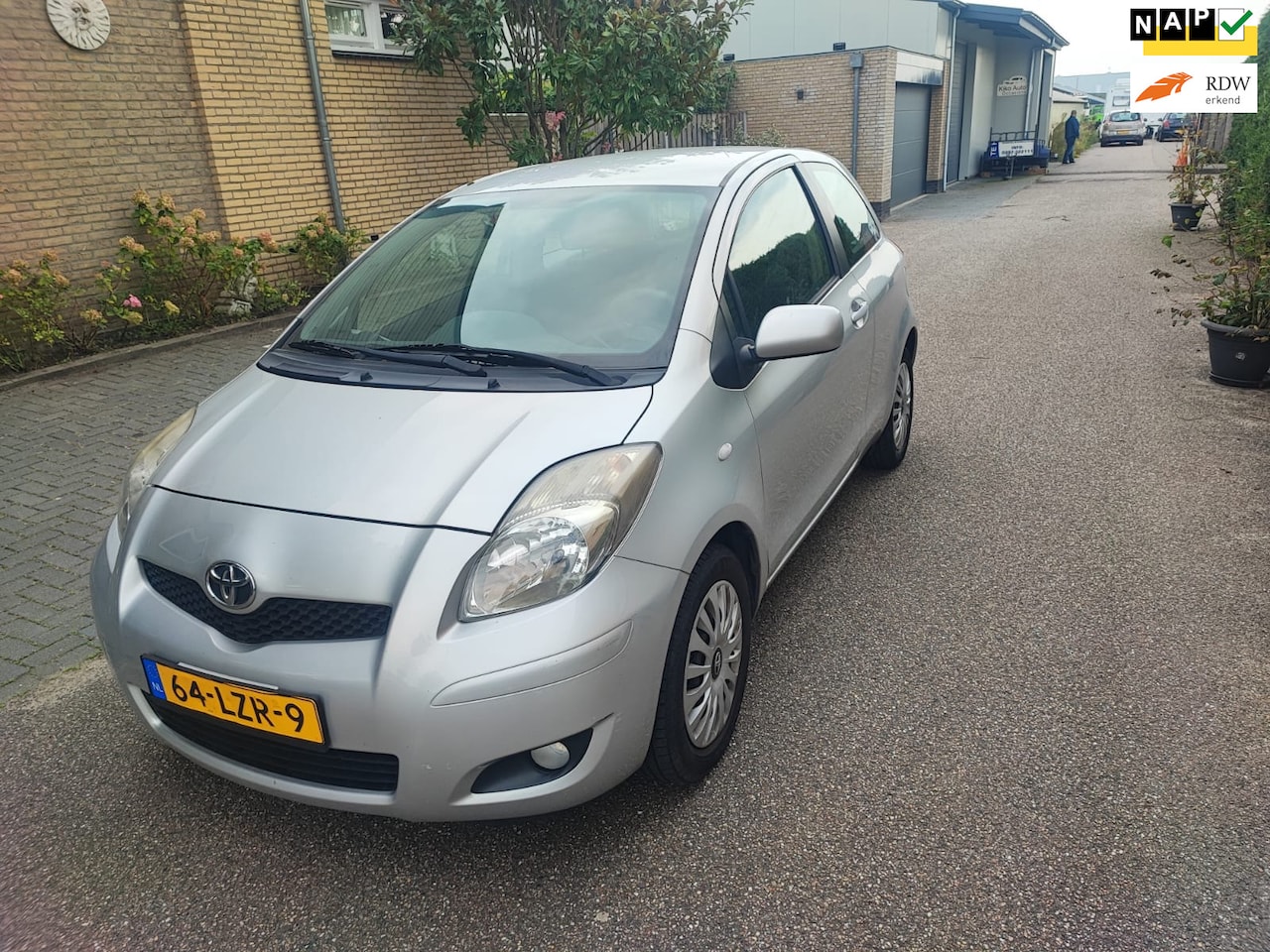 Toyota Yaris - 1.3 VVT-i Aspiration 1.3 VVTi Aspiration - AutoWereld.nl