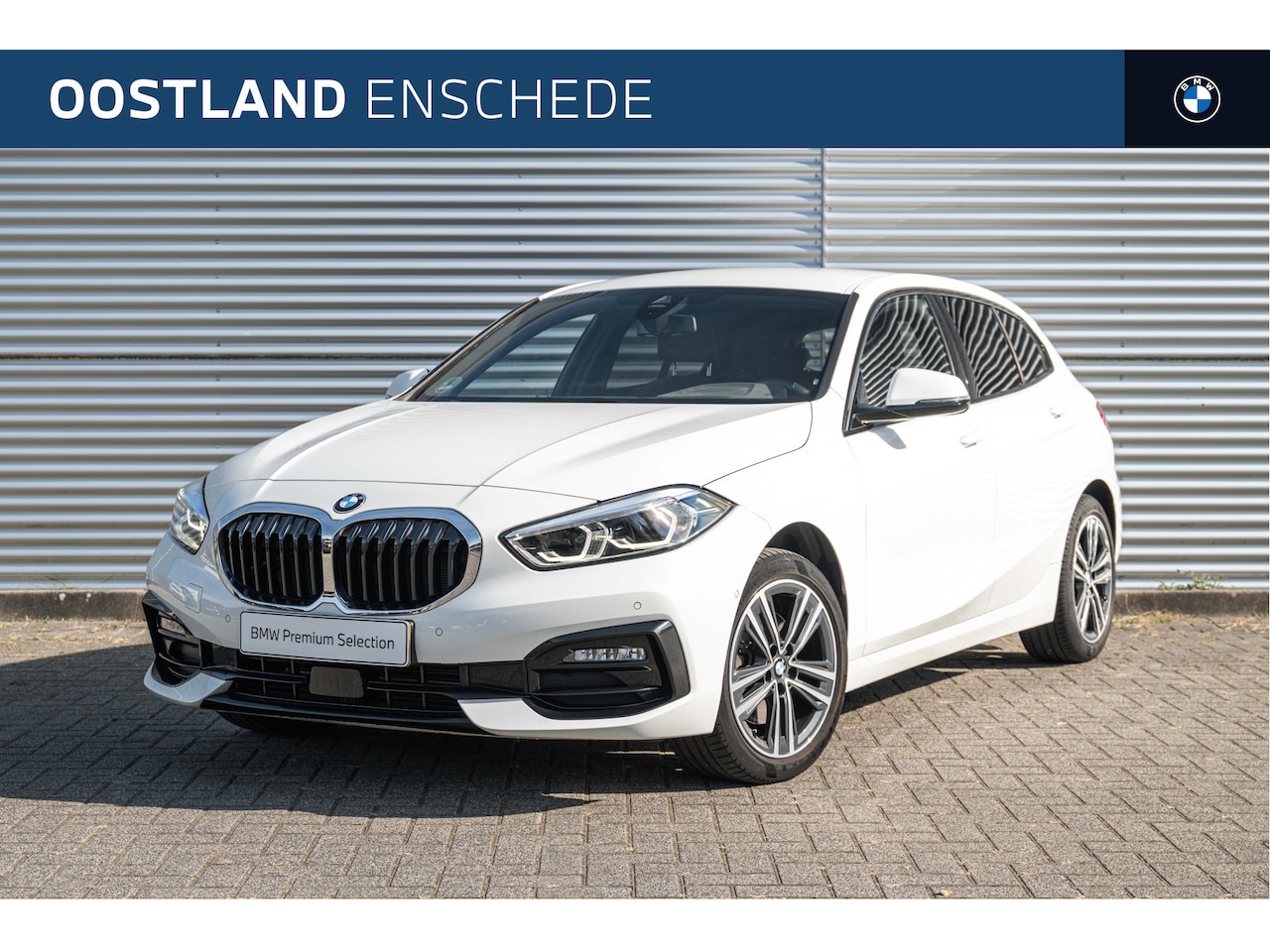 BMW 1-serie - 118i Executive Sport Line Automaat / Sportstoelen / Achteruitrijcamera / Cruise Control / - AutoWereld.nl