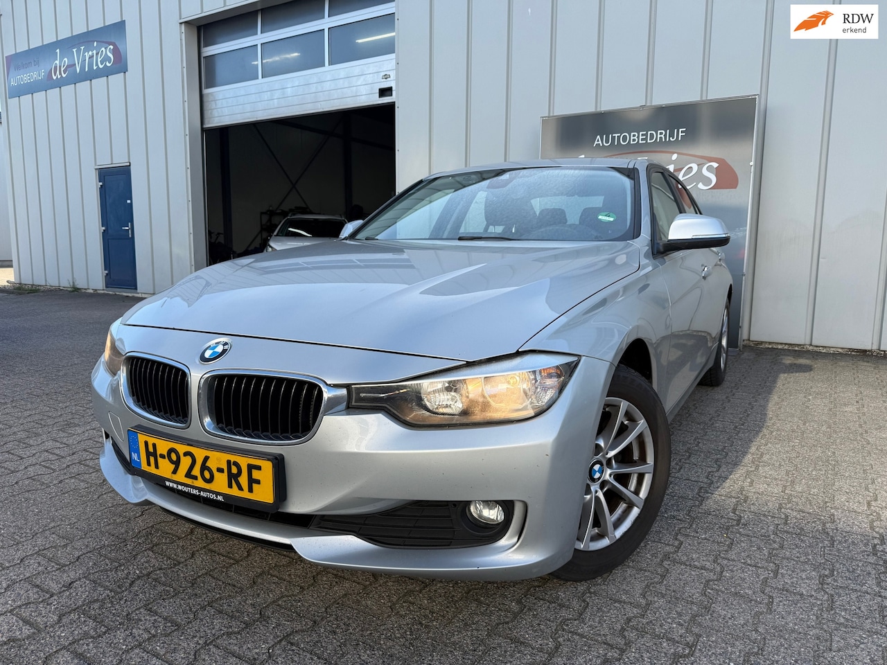 BMW 3-serie - 316d High Executive AIRCO / NAVI / PDC / STOELVERWARMING / LM VELGEN - AutoWereld.nl