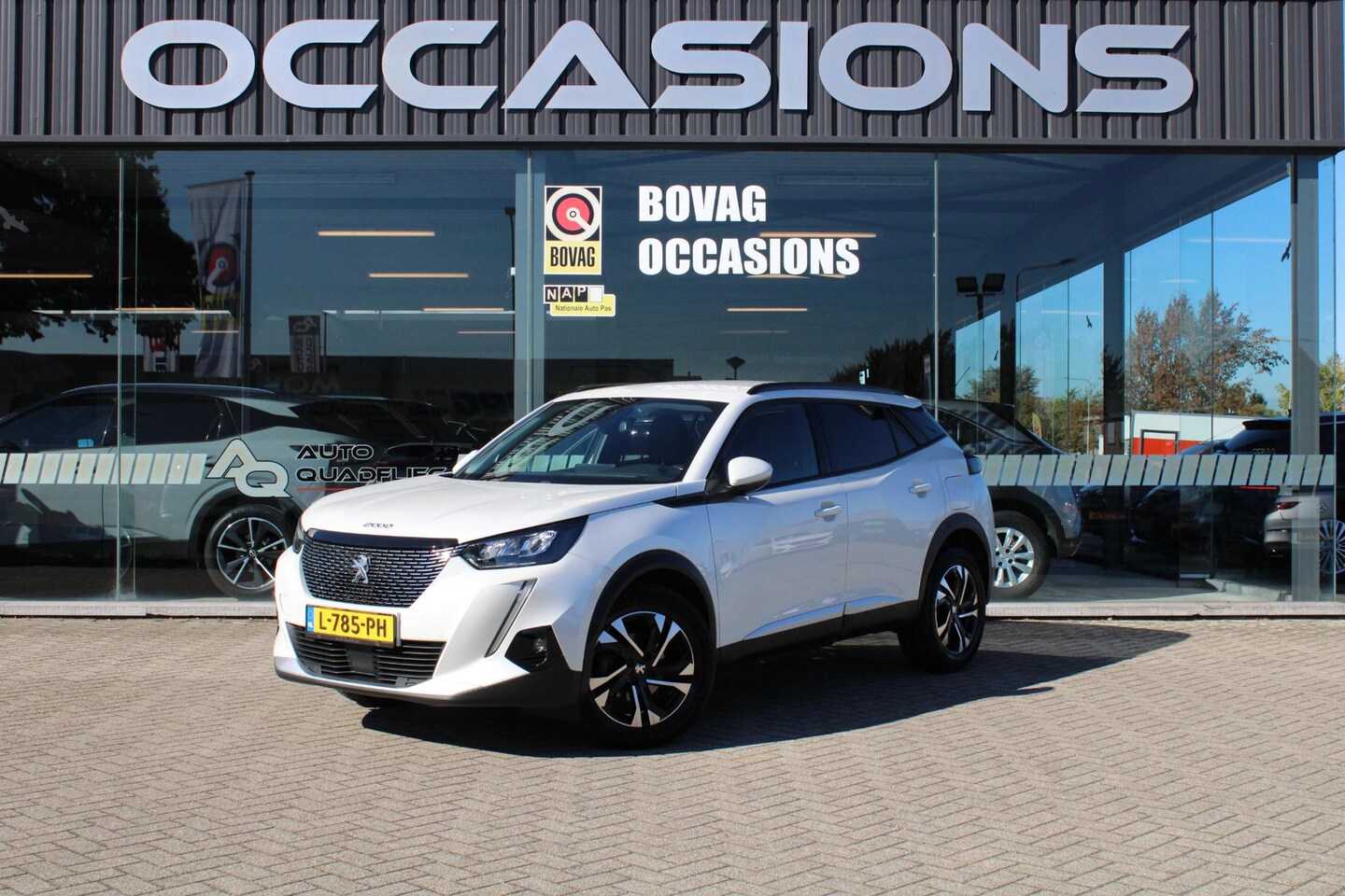 Peugeot 2008 - 1.2 Allure Pack APPLE-CARPLAY/ CRUISE CONTROL/ DAB - AutoWereld.nl