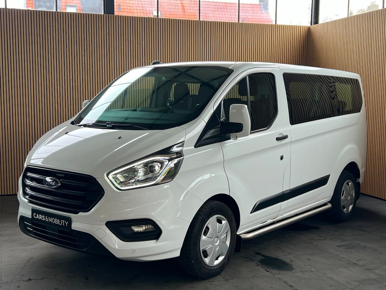 Ford Transit Custom - 320 2.0 TDCI L1H1 Trend | Ook als taxi | voor + achter parkeer sensoren - AutoWereld.nl