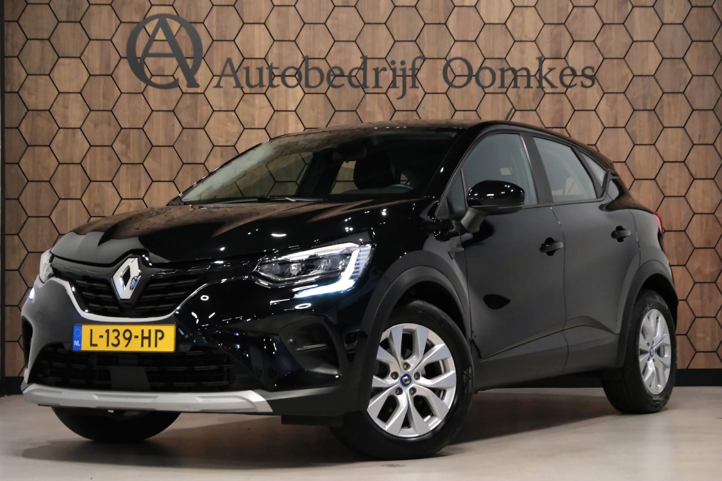 Renault Captur - 1.3 TCe 140 Zen 49.000km! Automaat/Navigatie/Lane Assist Nederlandse Auto - AutoWereld.nl