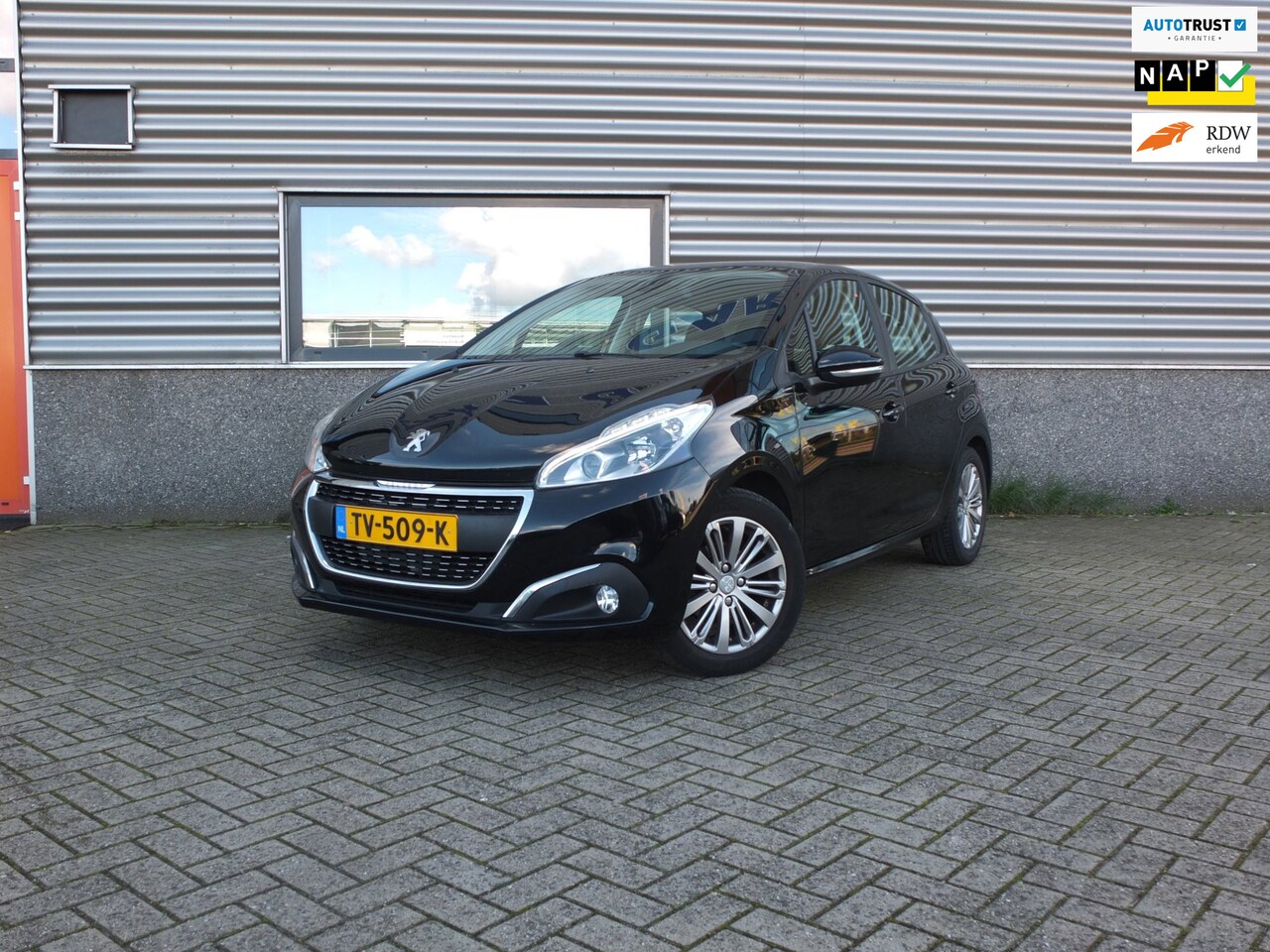 Peugeot 208 - 1.2 Signature | Navigatie | Cruise | Airco - AutoWereld.nl