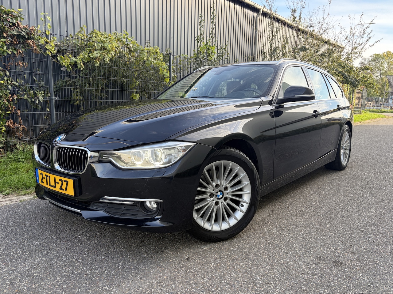 BMW 3-serie Touring - 316i High Executive / AUTOMAAT / NAVI / LEER / CRUISE / TREKHAAK - AutoWereld.nl
