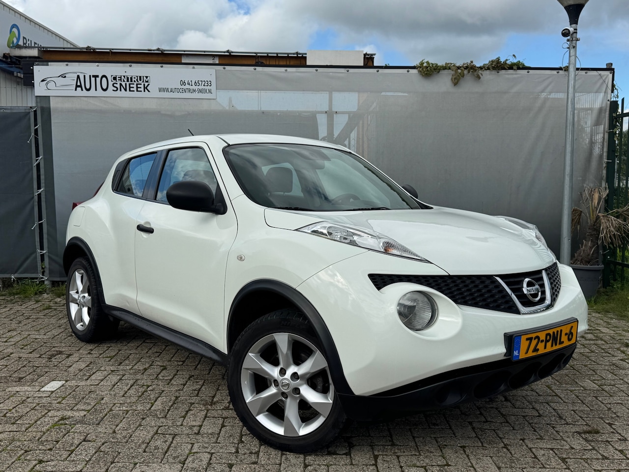 Nissan Juke - 1.6 Visia - Airco - Carplay - Navi - APK 04-27 - AutoWereld.nl