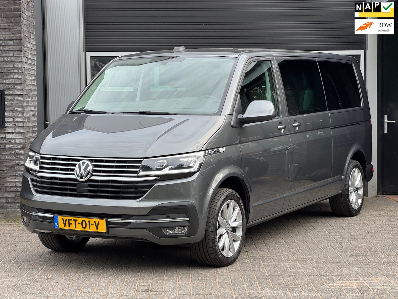 Volkswagen Transporter - 2.0 TDI DSG L2H1 30 DC Bulli Xenon/Led, Navi, Camera, Carplay, Virtual, NAP - AutoWereld.nl