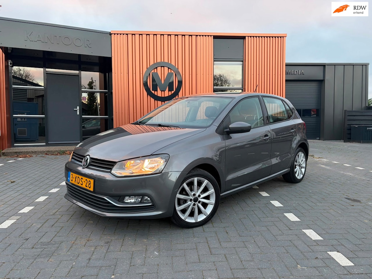 Volkswagen Polo - 1.2 TSI Comfortline Automaat/Cruise/PDC - AutoWereld.nl