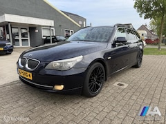 BMW 5-serie Touring - 525i 3.0 High Exe Automaat 2008 Panorama NAV Leder Xenon Climate Donkerblauw
