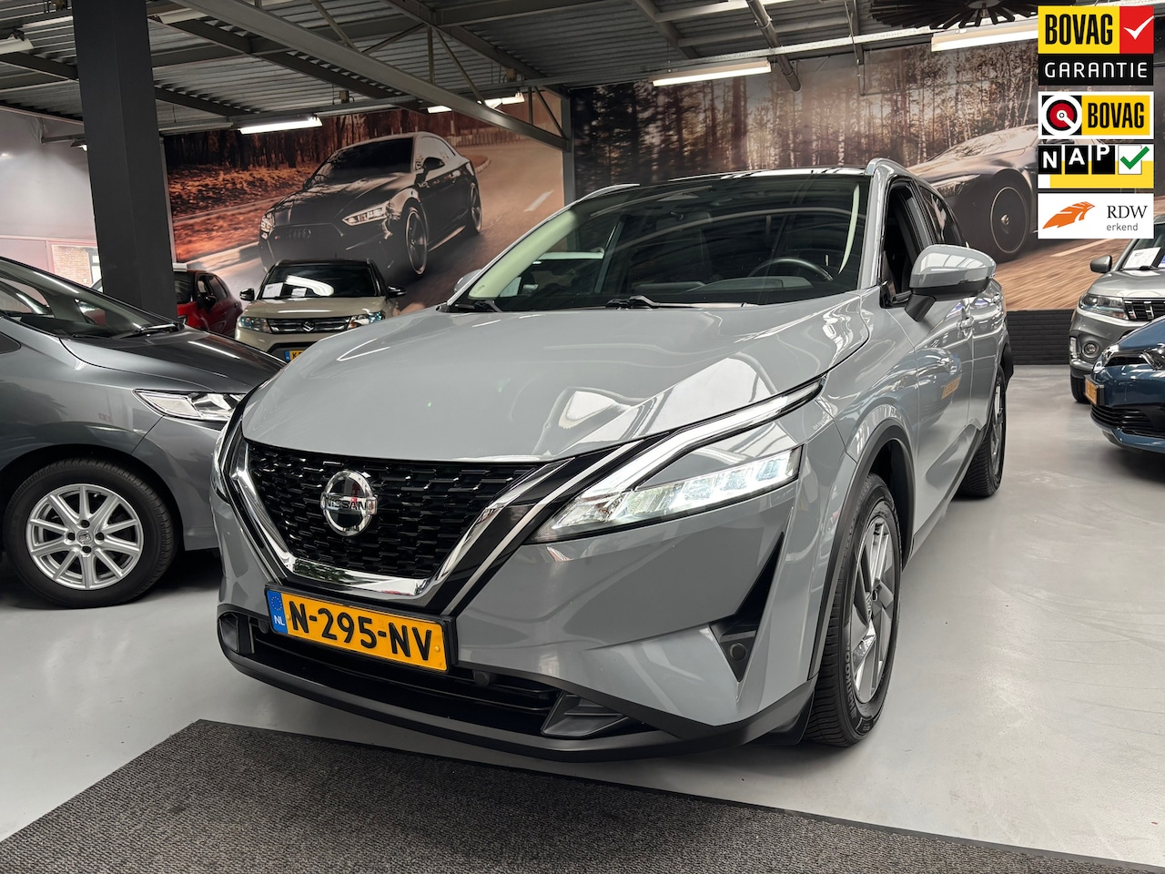 Nissan Qashqai - 1.3 MHEV Acenta / Camera /Panorama Dak / Trekhaak - AutoWereld.nl