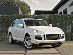 Porsche Cayenne - 4.8 Turbo