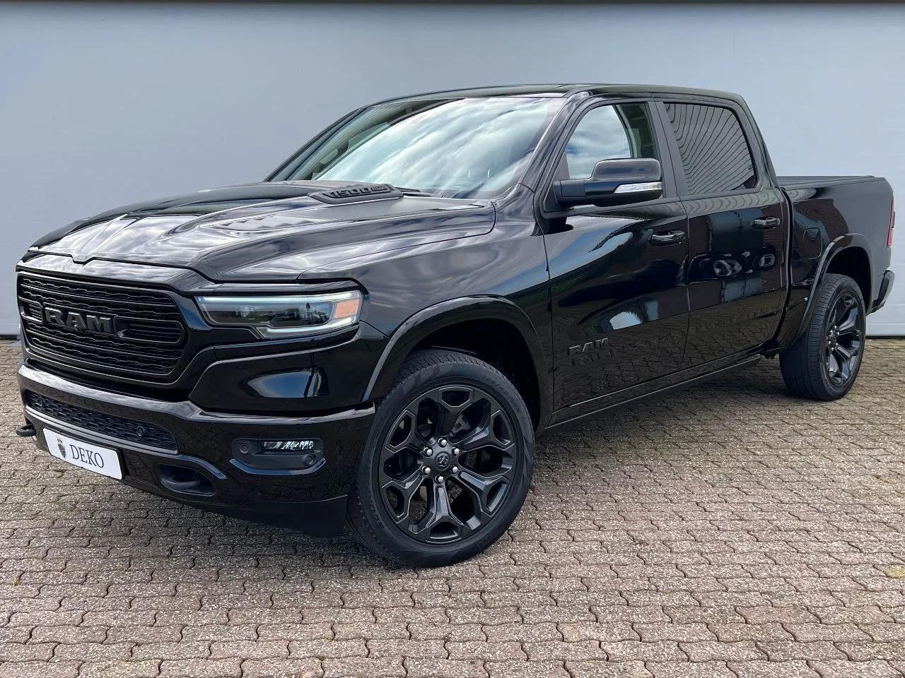 Dodge Ram 1500 - 5.7 HEMI V8 Night Edition | LIMITED | Luchtvering | Panorama | LPG - AutoWereld.nl