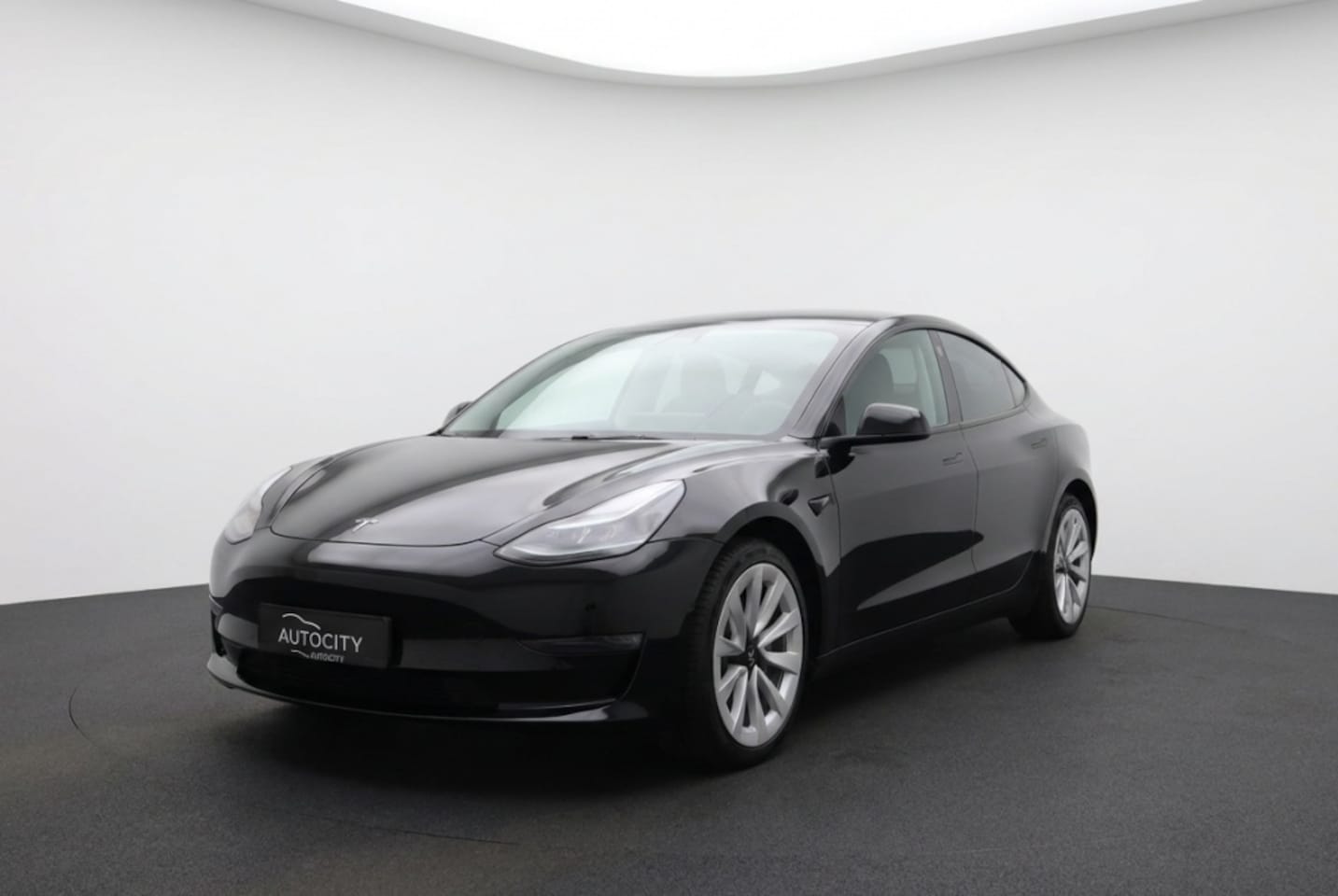 Tesla Model 3 - Standard Range Plus RWD 60 kWh AMD Ryzen SOH 94% l Pano l Full Self Driving 3 - AutoWereld.nl