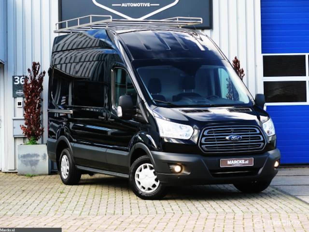 Ford Transit - 330 2.0 TDCI L2H3 Ambiente EURO 6 3 Persoons - AutoWereld.nl