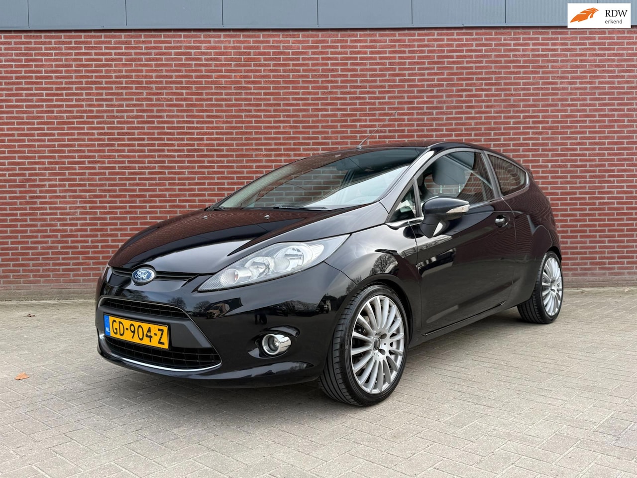Ford Fiesta - 1.6 Ghia / Airco / Cruise control / Trekhaak / - AutoWereld.nl