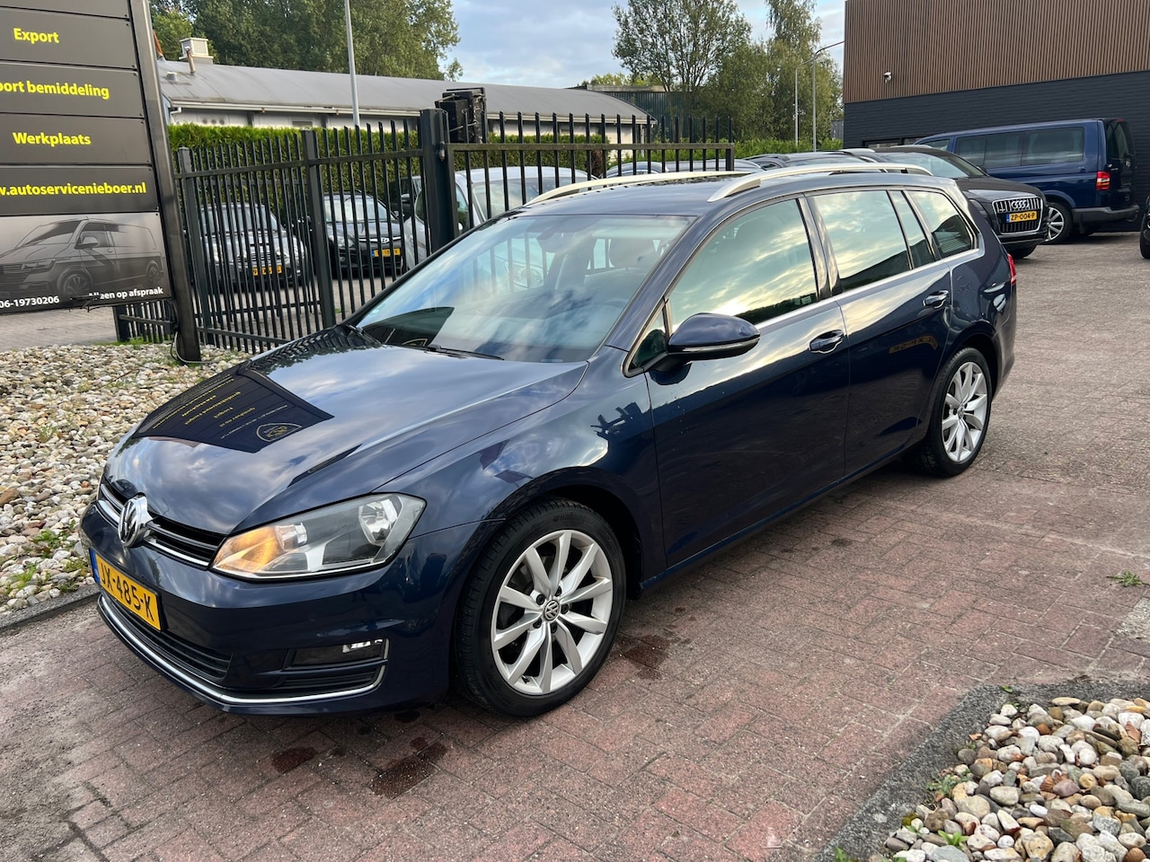 Volkswagen Golf Variant - 1.6 TDI Highline # Leer # Massage # Carplay # Trekhaak # Nw APK! - AutoWereld.nl