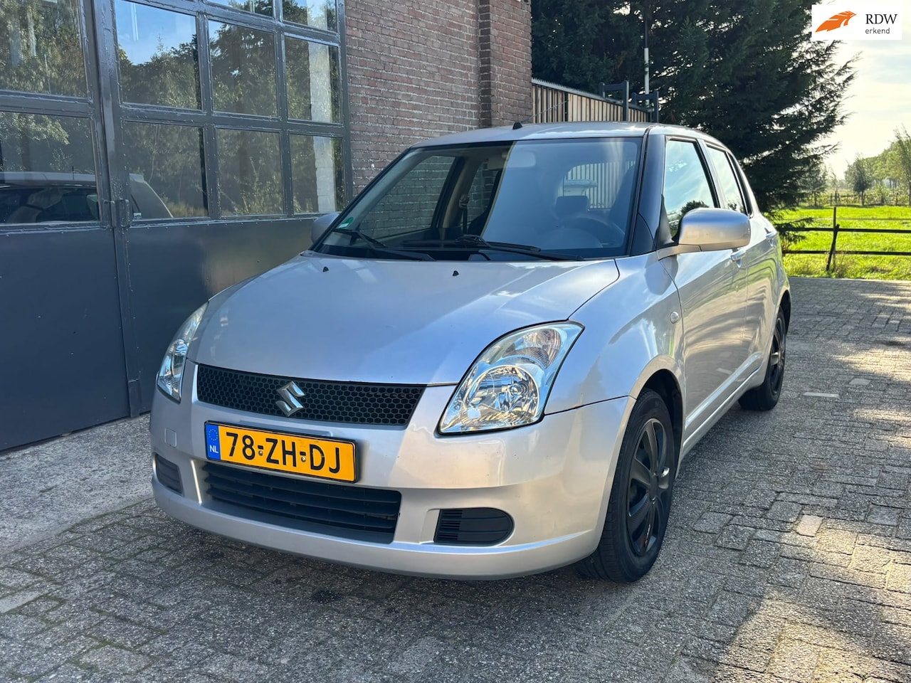 Suzuki Swift - 1.3 GLS airco / apk / groot scherm - AutoWereld.nl