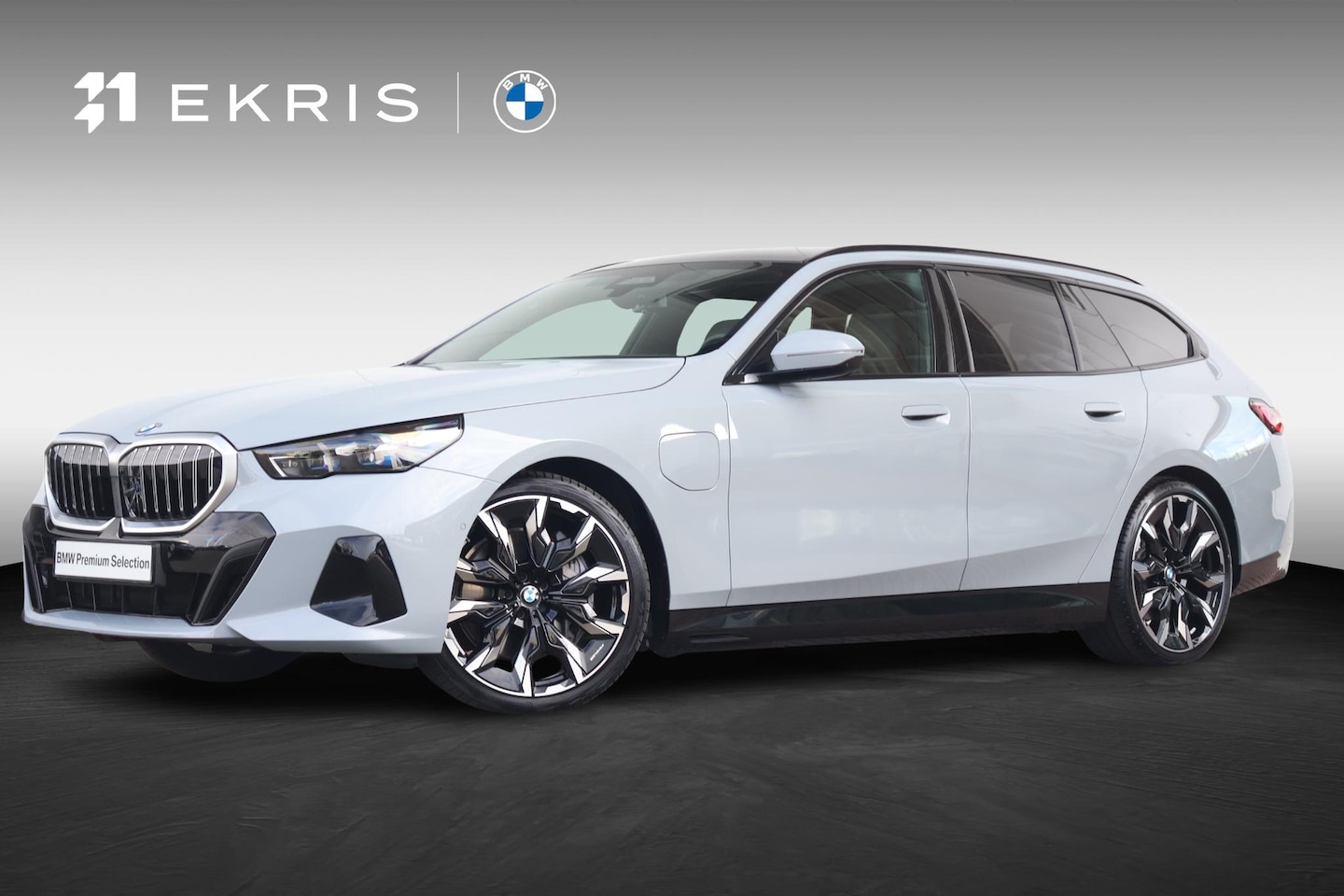 BMW 5-serie Touring - 550e xDrive | M-Sport Pakket | Panorama Dak | Trekhaak | Adaptief Onderstel Professional | - AutoWereld.nl