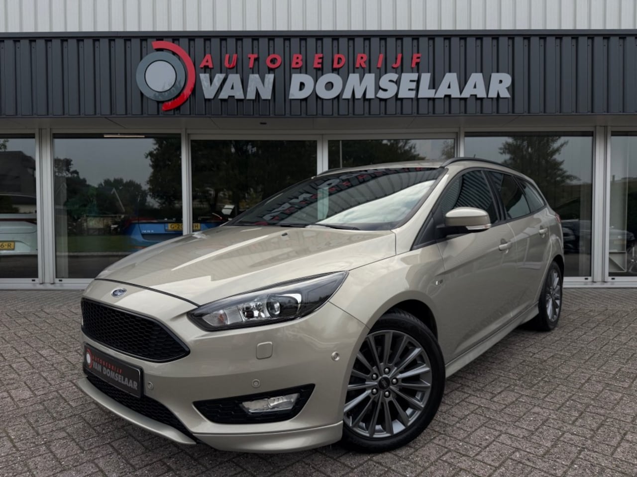 Ford Focus Wagon - Wagon 1.0 ST-Line - Cruise Navi Airco Carplay - AutoWereld.nl