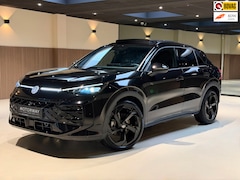 Volkswagen T-Roc - 1.5 eTsi R-Line First Edition|Pano|Matrix|Keyless|H&K|HUD|360|Trekhaak|