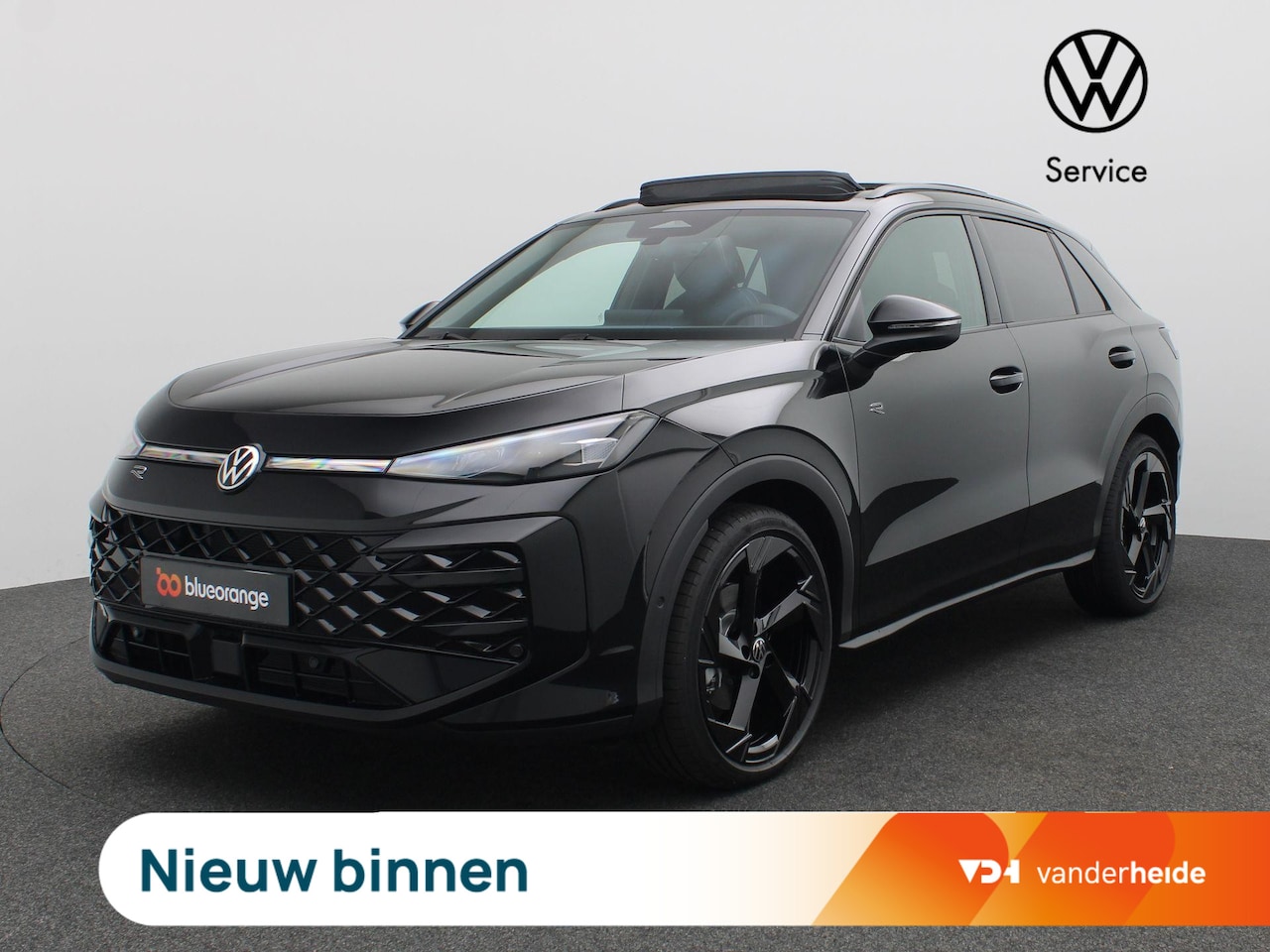 Volkswagen T-Roc - 1.5 eTsi R-Line First Edition 150PK DSG Pano-Schuifdak, Trekhaak, Black Style, 20" LM Velg - AutoWereld.nl