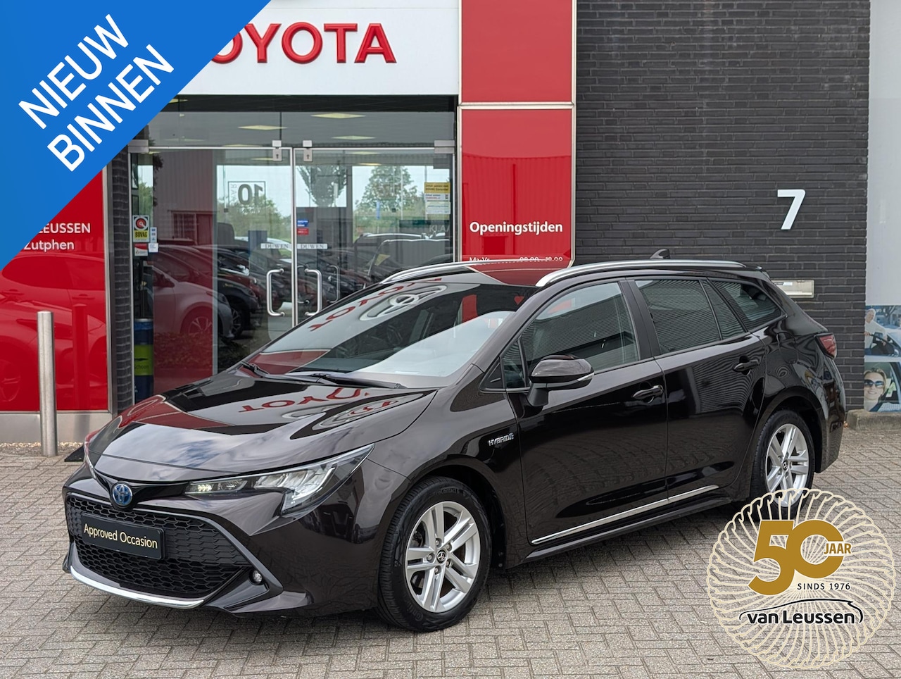 Toyota Corolla Touring Sports - 1.8 Hybrid Active BRUIN MET. TREKHAAK ELEK. ACHTERKLEP STUUR- & STOELVERWARMING - AutoWereld.nl