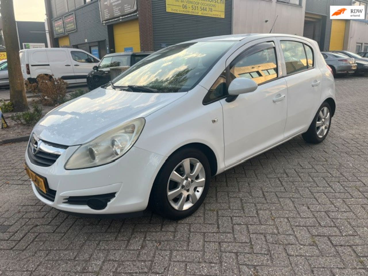 Opel Corsa - 1.4-16V Business 1.4-16V Business, 5 deurs, Nederlandse auto, apk eind 2027!! - AutoWereld.nl