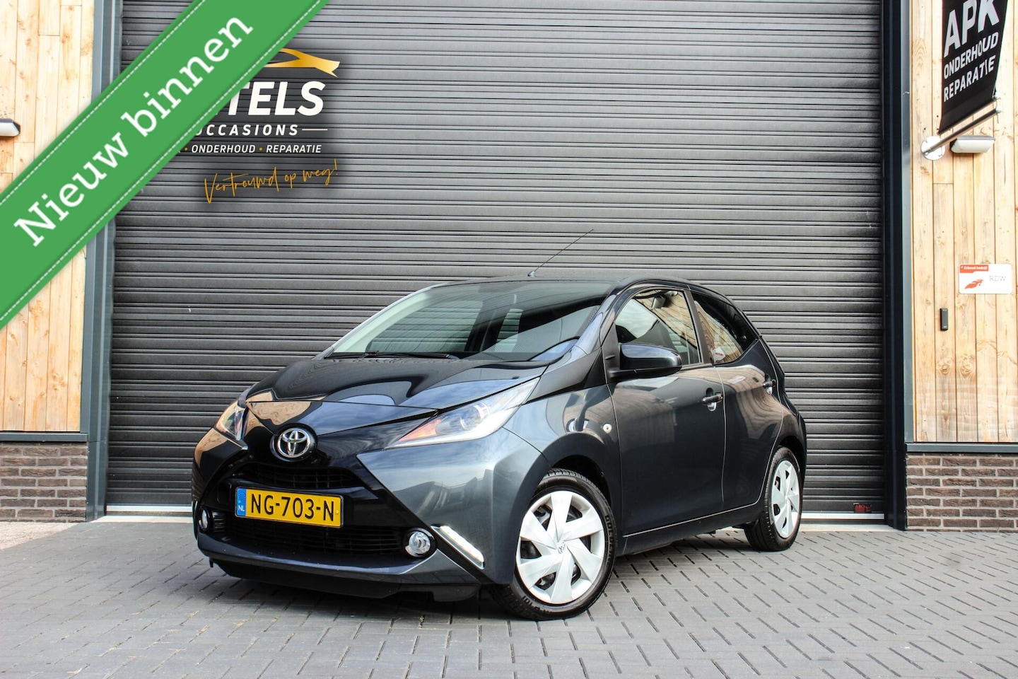 Toyota Aygo - 1.0 VVT-i x-play Airco/Bluetooth/Camera/NAP - AutoWereld.nl